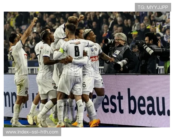 梅斯后卫伤停情况，防线调整应对里昂