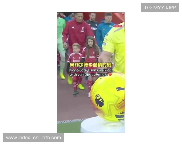 儿童球童捡球摔倒,姆巴佩亲自搀扶获赞 儿童球童捡球摔倒,姆巴佩亲自搀扶获赞